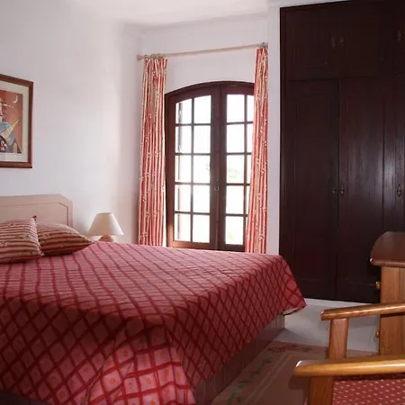 Roulito's Pensión Altura